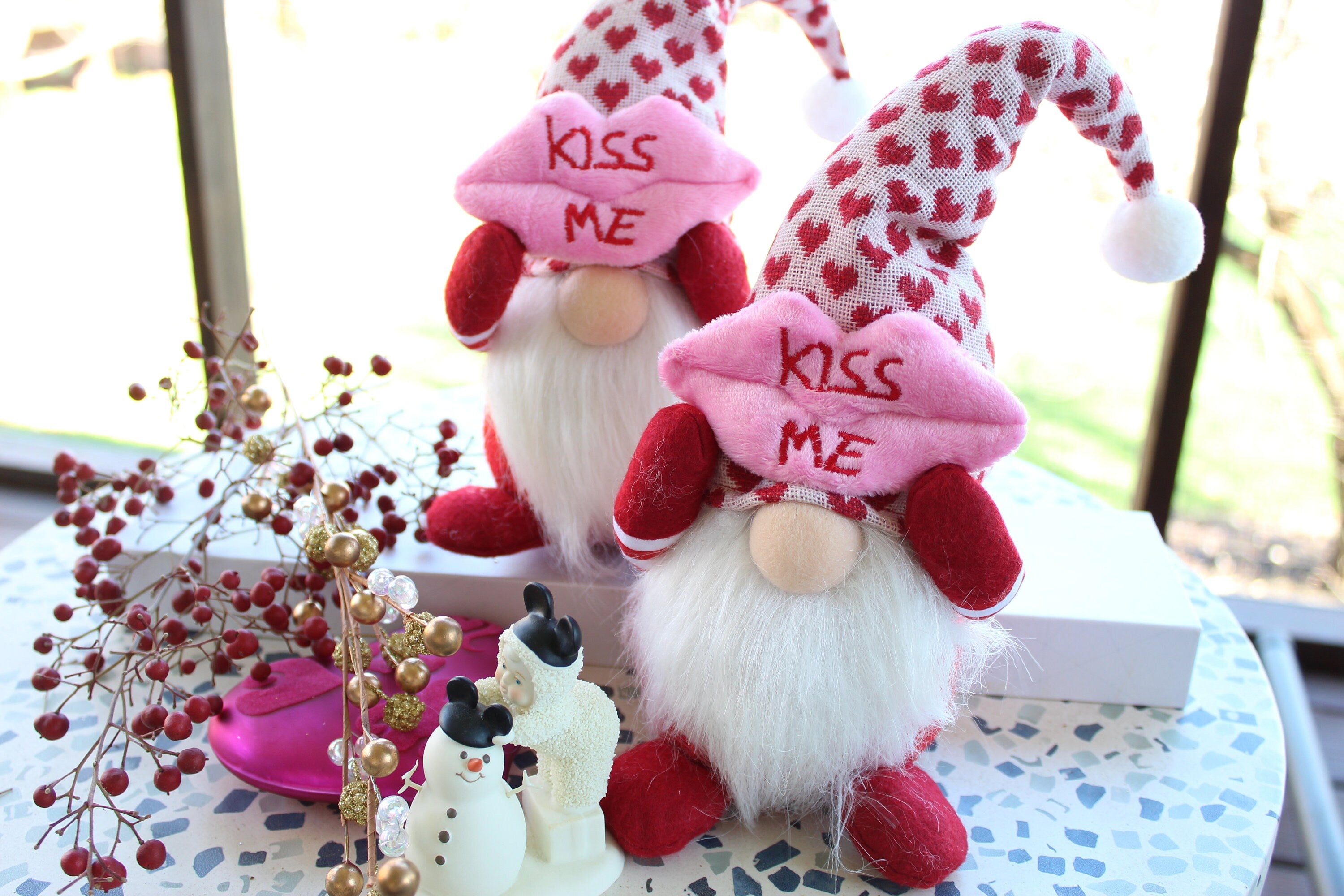 Kiss Me gnome, Love you gnome, valentines present for her, valentine gift for her, heart gnome gift for her